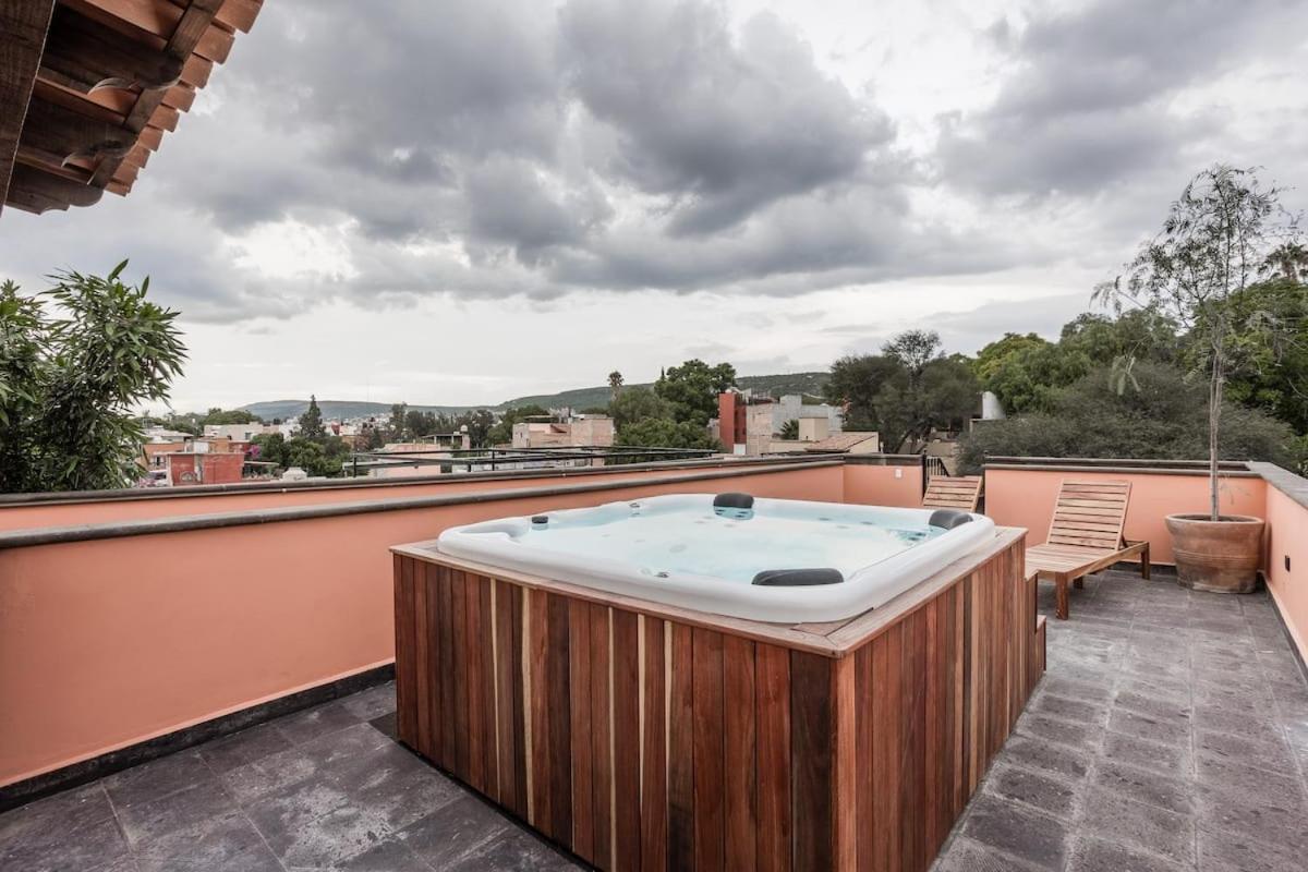 Luxury Apartments In Centro San Miguel De Allende With Rooftop & Jacuzzi Exterior photo